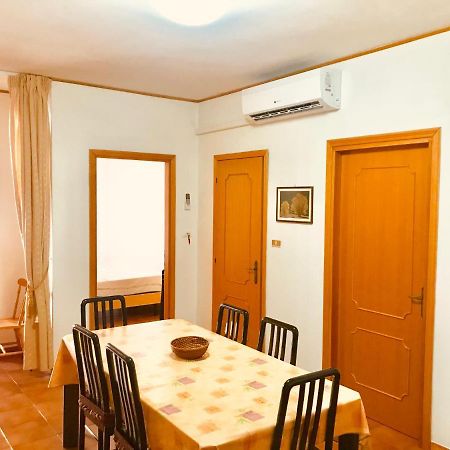 Appartamenti Oleandri فيستَ المظهر الخارجي الصورة