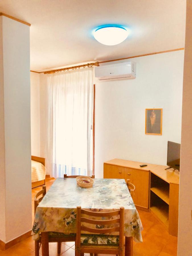Appartamenti Oleandri فيستَ المظهر الخارجي الصورة