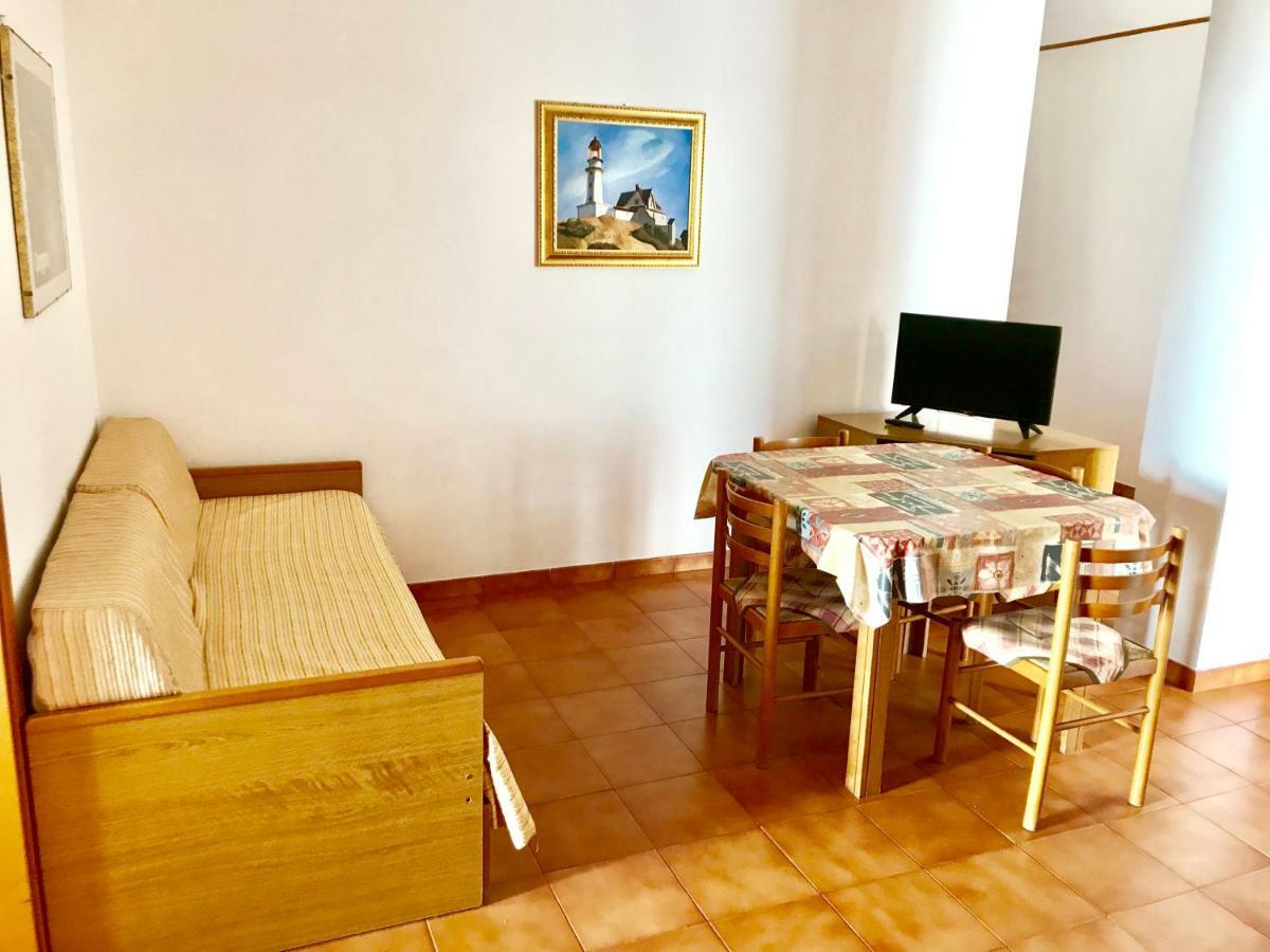 Appartamenti Oleandri فيستَ المظهر الخارجي الصورة